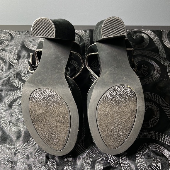 GUESS Ramona Platform Pump - Picture 4 of 5